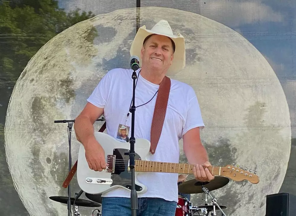 Kentucky Songwriter Rides New George Strait Album ‘To The Moon’